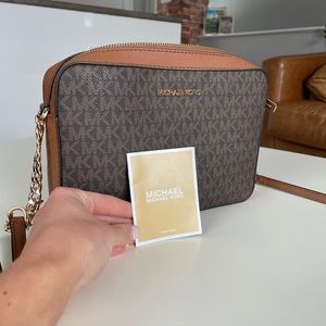 Michael Kors Jet Set LG crossbody